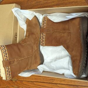 UGG SWELL BOOTS. Women's size 9 Leather and genuine Sheep Skin. So Cute!